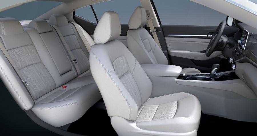 Интерьер Nissan Altima Platinum 2018 года  (фото 17 из 22)